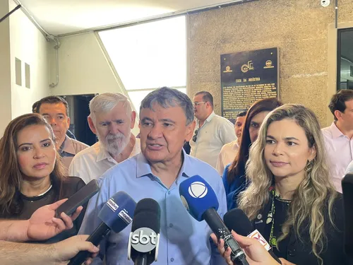 
				
					Na Paraíba, ministro descarta reajuste no Bolsa Família, mas garante manter 'poder de compra'
				
				