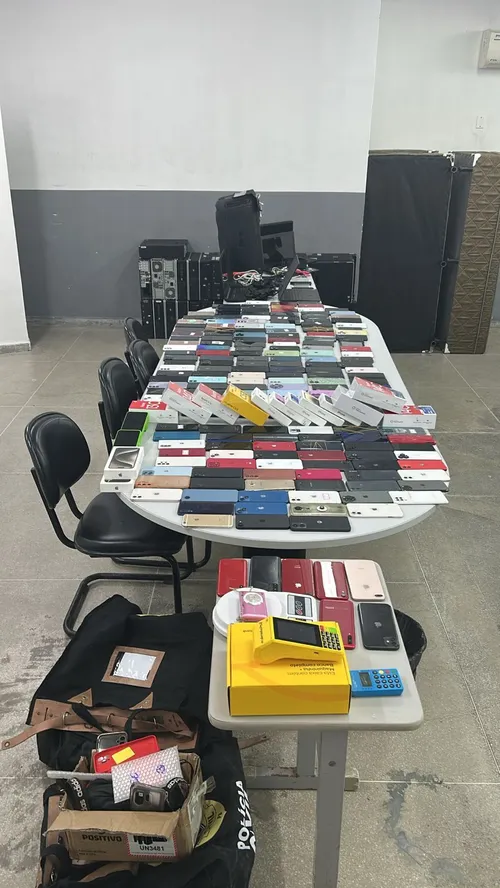 
				
					Operação apreende 219 celulares e sete suspeitos são presos em Campina Grande
				
				