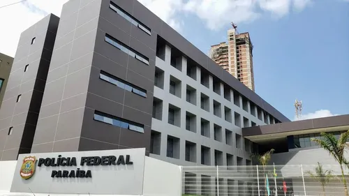 
				
					PF cumpre mandado contra suspeito de armazenar material pornográfico com crianças, em João Pessoa
				
				