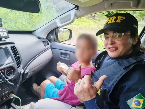 
				
					PRF encontra menino de 4 anos que havia fugido de casa, em Santa Rita
				
				
