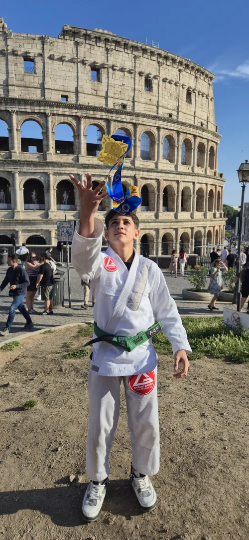 
				
					Paraibano conquista ouro no Campeonato Europeu Kids de Jiu-Jitsu, na Itália
				
				