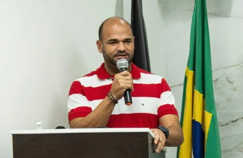 
				
					Prefeito de Sobrado é preso em flagrante por porte ilegal de arma
				
				