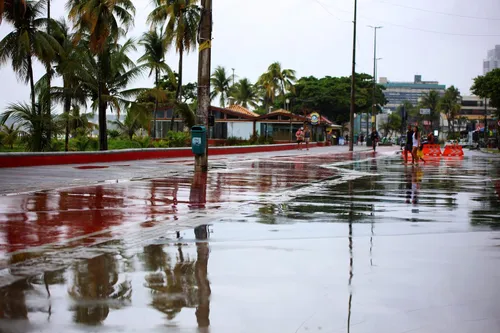 João Pessoa Sob Chuva Forte: Alertas em Vigor