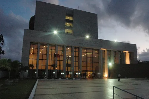 
				
					Princípio de incêndio no Fórum Cível de João Pessoa suspende atendimento presencial
				
				