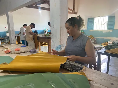 
				
					Rota do Couro: tradição faz moradores voltarem à Cabaceiras, e nova geração de artesãos é formada
				
				