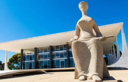 
				
					STF rejeita candidaturas avulsas e reforça filiação partidária como regra para disputa eleitoral
				
				