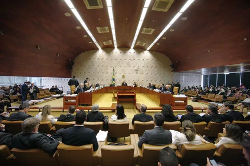 
				
					STF decide que redes sociais devem ser responsabilizadas por conteúdos ilegais
				
				