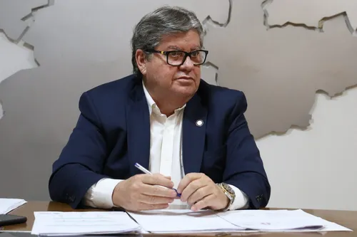 
				
					TCE aprova com ressalvas contas de 2023 do governo João Azevêdo
				
				