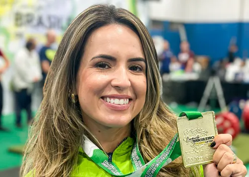 
				
					Tetracampeã brasileira de powerlifting, Mayara Rocha mira medalha no mundial da modalidade
				
				