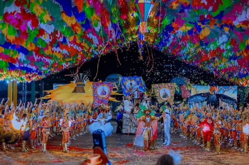 
				
					'Fazenda Lampião' vence o festival de quadrilhas juninas de João Pessoa
				
				