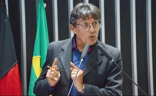 
				
					Vereador de Guarabira chama servidores públicos de “câncer” e se retrata após repercussão
				
				