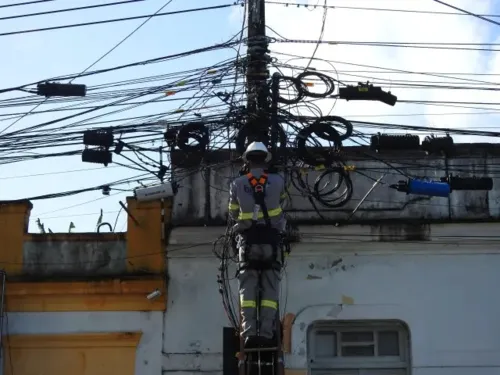 
				
					MPF recomenda suspender retirada de fios de internet nos postes de João Pessoa
				
				