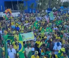 Apoiadores de Bolsonaro fazem manifestação na orla de João Pessoa
