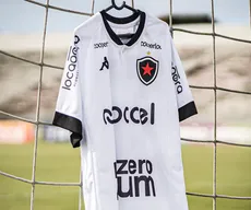 Após Botafogo-PB aprovar escudo alternativo, veja times que utilizam outros emblemas nas camisas