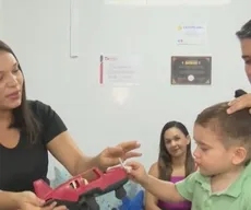 Barbearia inclusiva transforma corte de cabelo em experiência acolhedora para crianças autistas