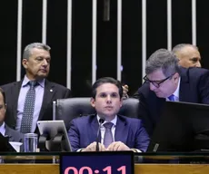 Câmara aprova projeto que reduz pena de Bolsonaro e condenados pelo 8 de janeiro