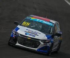 Carro da piloto Bia Martins pega fogo durante treino livre da 4ª etapa da Turismo Nacional