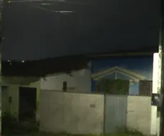 Casas são interditadas e moradores são retirados após fortes chuvas, em João Pessoa