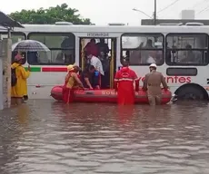 Fortes chuvas em João Pessoa chegam a 150 mm em 12 horas e deixam vários pontos alagados
