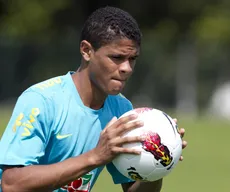 Douglas Santos volta à seleção brasileira em meio a indefinição na posição de lateral-esquerdo