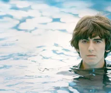 Entre o mundo material e a crença de que o melhor vem depois da morte