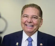 Galdino vai à ALPB com broche de Lula e prega neutralidade do presidente no 1º turno na Paraíba