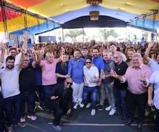 Governistas e oposicionistas vão a aniversário de Galdino, que evita tom político em discurso