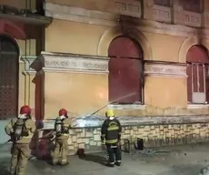 Incêndio atinge prédio histórico da Academia de Comércio, em João Pessoa