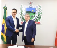 João Azevêdo transmite cargo pela segunda vez em um ano para vice-governador Lucas Ribeiro