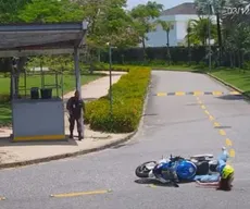 Juliette cai de moto que ganhou de presente de aniversário do noivo; VÍDEO