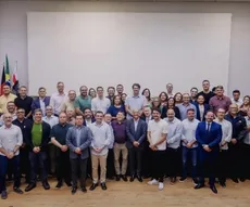 Leo Bezerra faz cobranças a secretários em primeira reunião como prefeito