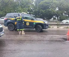 Mulher morre após acidente entre carro e moto, em João Pessoa