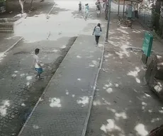 Novas imagens mostram jovem antes de entrar no recinto de leoa na Bica; VÍDEO