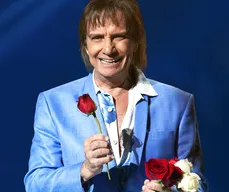 O Rei merece a majestade!