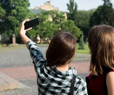 O que é 'adultização' e o que diz a lei sobre exposição infantil nas redes sociais