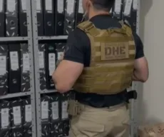 Operação que apura contratos sem licitação prende homem e faz apreensões em prefeitura