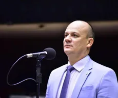 Show de horrores em vídeos: deputado Cabo Gilberto é acusado de chutar colega na Câmara; ele nega