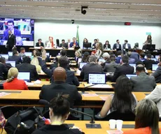 Comissão da Câmara aprova fim da escala 6x1 e a redução da jornada para 40 horas semanais