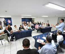 Governistas buscam alinhar discurso em reunião com deputados aliados