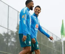 Medo de voar? Douglas Santos se apresenta à Seleção de carro