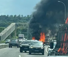 Moradores protestam e bloqueiam ruas em João Pessoa após morte de jovem em operação policial