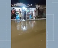 Moradores têm casas alagadas em Campina Grande após obra em açude em Puxinanã