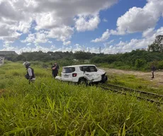 Motorista fica ferido após colisão entre carro e trem em João Pessoa