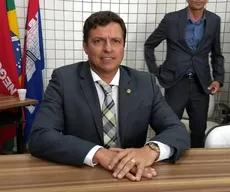 TRE-PB mantém condenação de ex-prefeito de Cabedelo por contratações vedadas, mas reduz multa