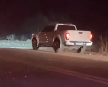 Acidente entre caminhonete e carro deixa um morto e um ferido em Condado