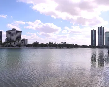 Açude Velho registra poluição e preocupa moradores, em Campina Grande