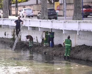 Equipamentos para oxigenar água do Açude Velho, em Campina Grande, começam a ser instalados