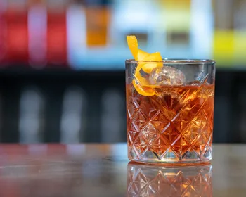 Álcool com energético: hábito entre jovens pode mascarar limites do corpo