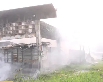 Antigo mercado modelo é atingido por incêndio, em João Pessoa