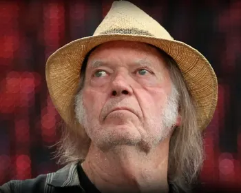 Aos 80 anos, Neil Young é uma lenda absoluta do rock